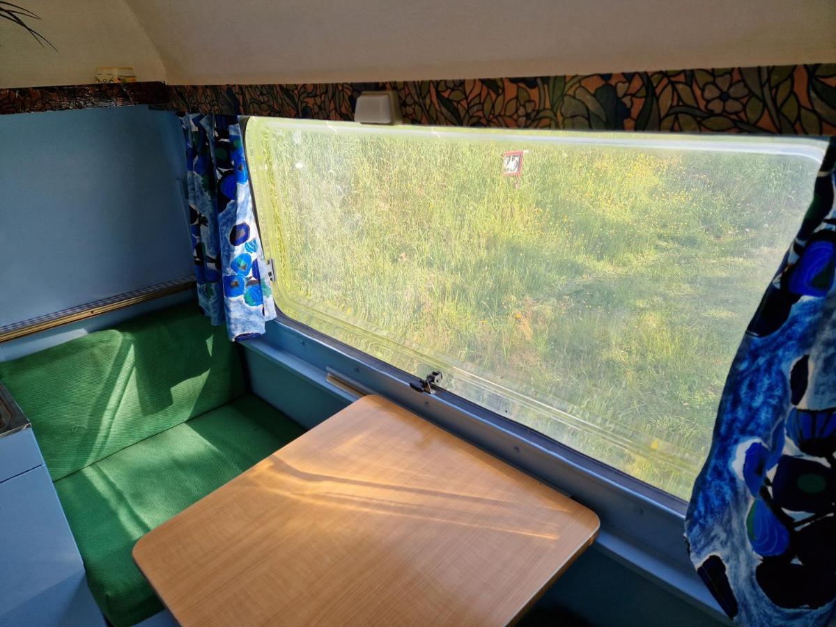 Camping La Foret Du Morvan Vintage Caravan Larochemillay Exteriér fotografie