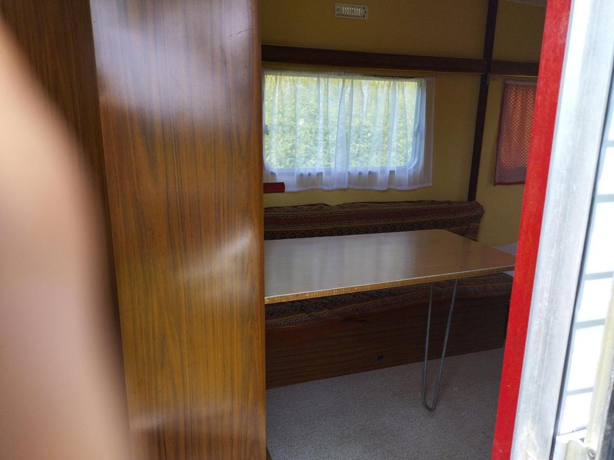 Camping La Foret Du Morvan Vintage Caravan Larochemillay Exteriér fotografie